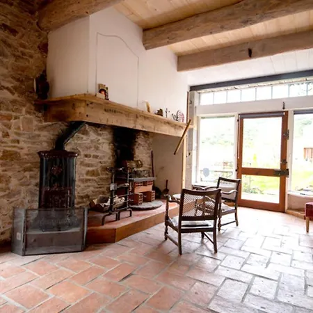 Сasa de vacaciones Maison Charmante A Avec Vue Sur La Montagne Faugères